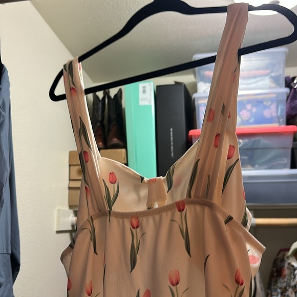 Cream/tulip print wiggle dress - Picture 4 of 6